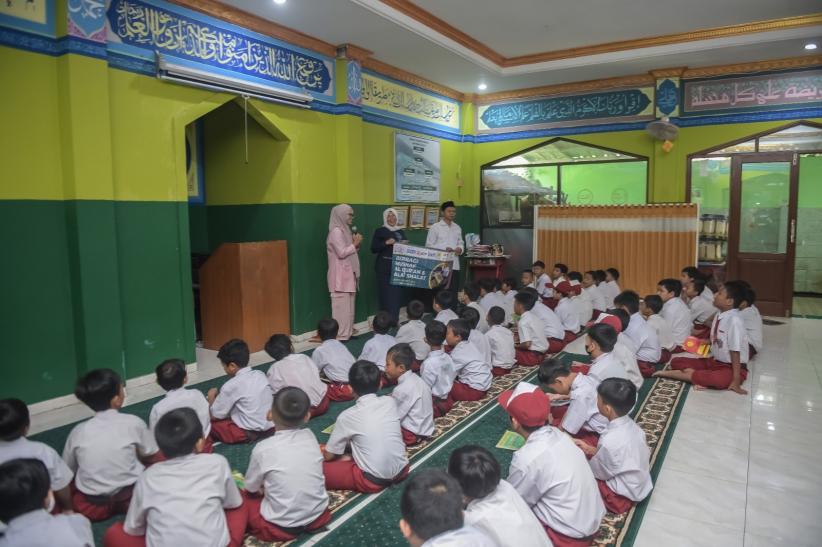 Berbagi Alquran hingga Perlengkapan Salat di Bulan Suci Ramadan 1445 H - Bagian 3