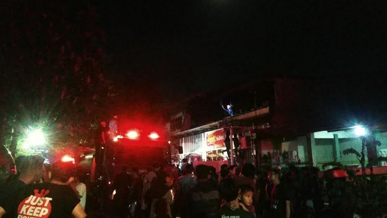 title Kebakaran di Makassar, Satu Orang Lansia Tewas Terjebak Api dalam Kamar Kebakaran di Makassar, Satu Orang Lansia Tewas Terjebak Api dalam Kamar