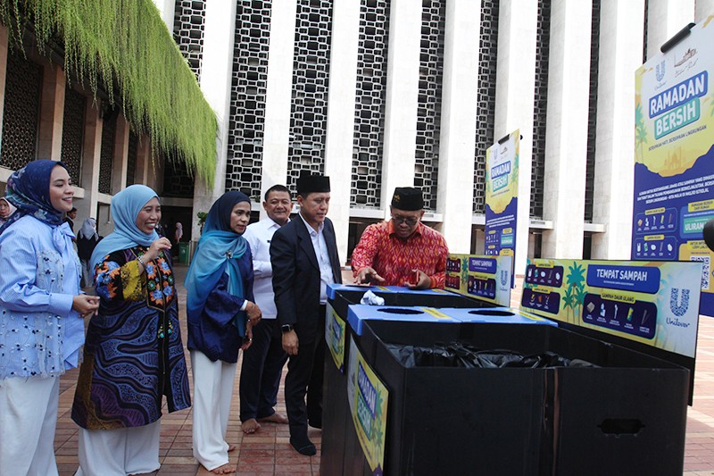 Masjid Istiqlal Gandeng Unilever Edukasi Masyarakat Memilah dan Mengolah Sampah - Bagian 1