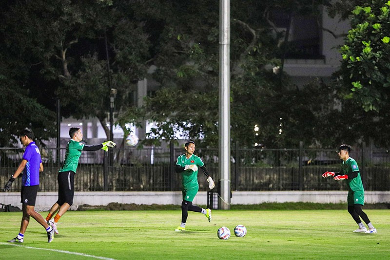 Melihat Timnas Vietnam Latihan Jelang Hadapi Timnas Indonesia - Bagian 3