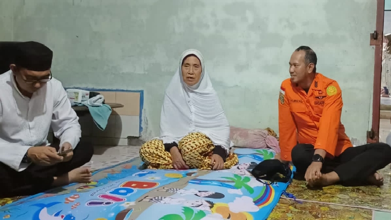 title Kisah Nenek di Bangka Barat Tersesat 3 Hari di Hutan, Makan Daun dan Buah untuk Bertahan Kisah Nenek di Bangka Barat Tersesat 3 Hari di Hutan, Makan Daun dan Buah untuk Bertahan