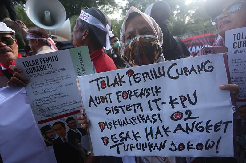 Massa Tuntut KPU Putuskan Hasil Pemilu 2024 dengan Jujur dan Adil - Bagian 1