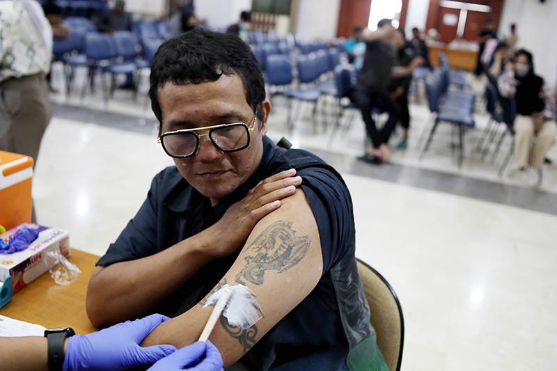 Potret Bapak-Bapak Ikuti Layanan Hapus Tato Gratis - Bagian 2