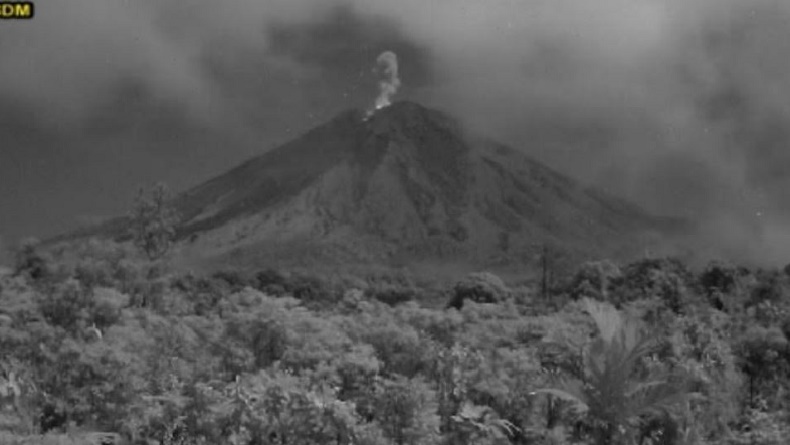 Gunung Semeru 2 Kali Erupsi usai Gempa Tuban, Tinggi Kolom Abu hingga 1 Km