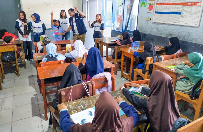 Berkarya Bercerita, Kontribusi Nyata Relawan ERHA dalam Meningkatkan Kualitas Pendidikan Anak Pemulung di Bantar Gebang - Bagian 3