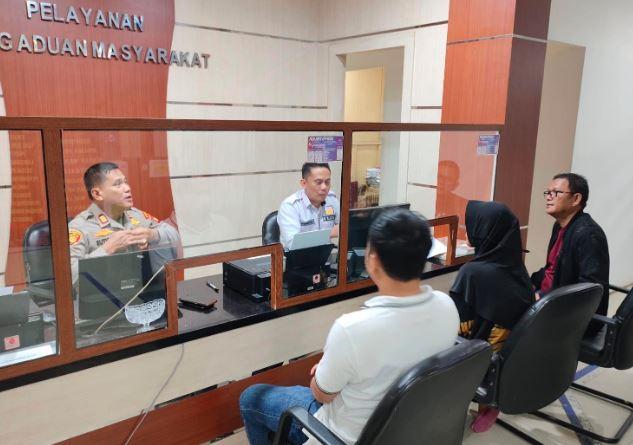 Buat Laporan, Istri Oknum Polisi Tembak Debt Collector Klaim Suami Dikeroyok