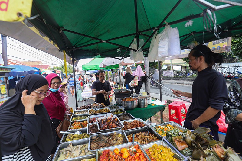 Mencari Ragam Menu Buka Puasa di Pasar Takjil Depok - Bagian 2