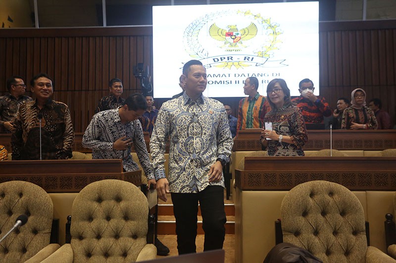 AHY Ditemani Ibas Datang ke Raker Pertama sebagai Menteri bersama DPR - Bagian 3