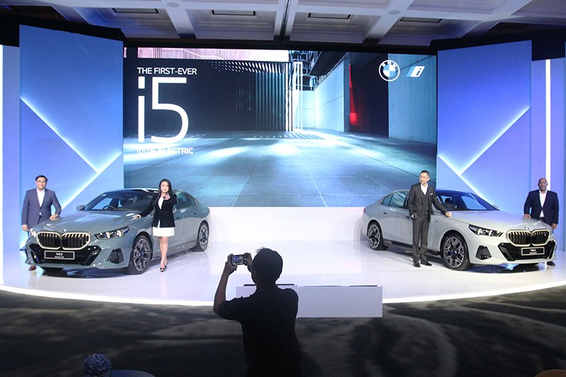 Mobil Listrik BMW i5 Perpaduan antara Sporty dan Kenyamanan - Bagian 3