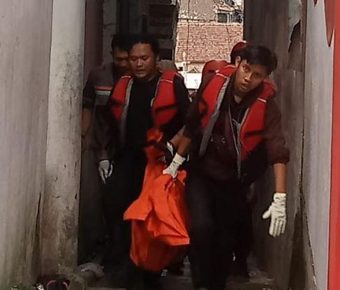 Kurt Cobain Ditemukan Tewas Mengapung di Sungai Brantas Malang