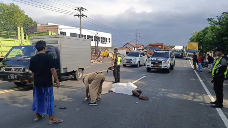 Ban Depan Selip saat Menyalip, Pengendara Motor Tewas Tertabrak Truk Kontainer di Pasuruan