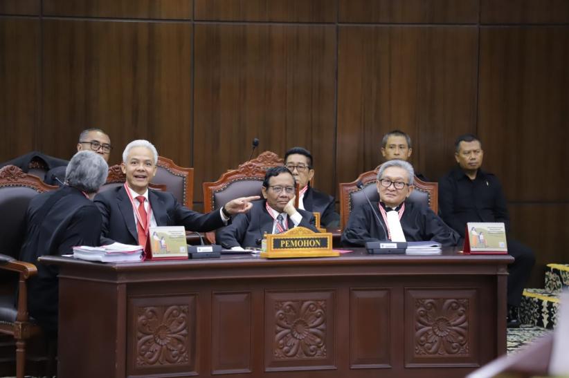Ganjar-Mahfud Dampingi Tim Hukum Sidang Perdana Sengketa Hasil Pilpres di MK - Bagian 3