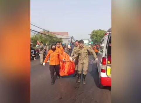 Kecelakaan Di Surabaya, Suami Istri Tewas Terlindas Truk Trailer