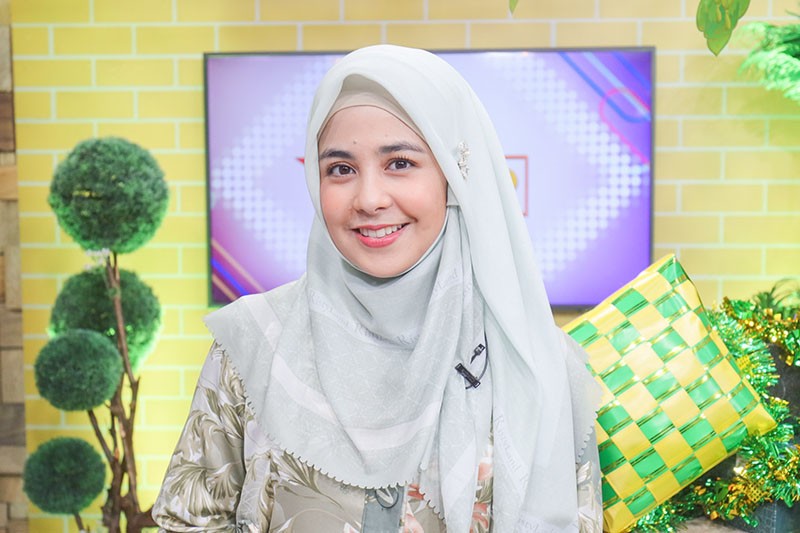 Potret Cantiknya Risty Tagor Berhijab - Bagian 2