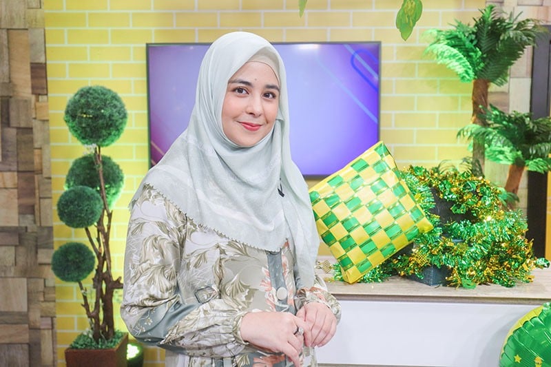 Potret Cantiknya Risty Tagor Berhijab - Bagian 1