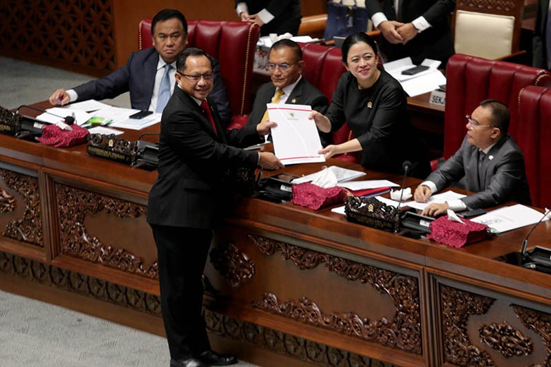DPR Sahkan RUU tentang Desa dan DKJ Menjadi Undang-Undang - Bagian 1