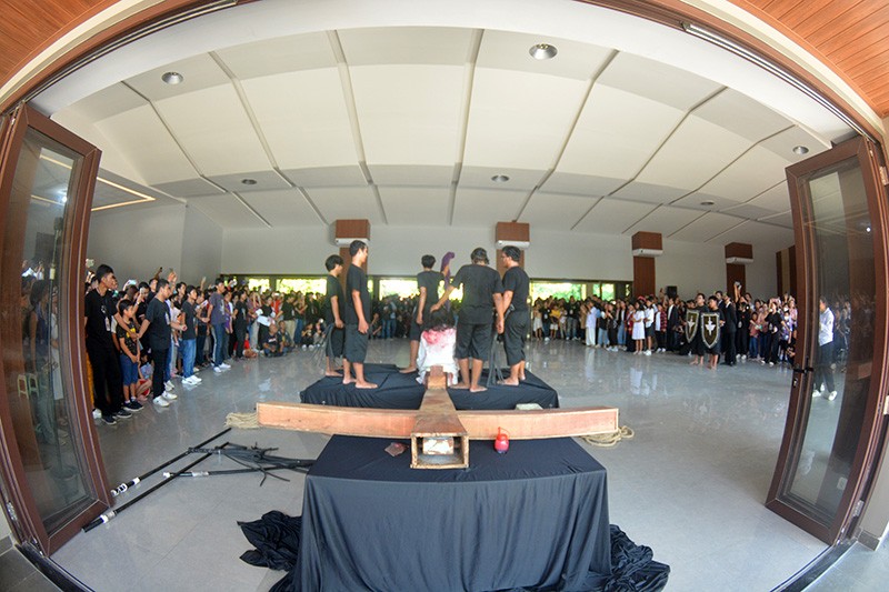 Prosesi Jalan Salib di Gereja St Theresia Bongsari Semarang - Bagian 1