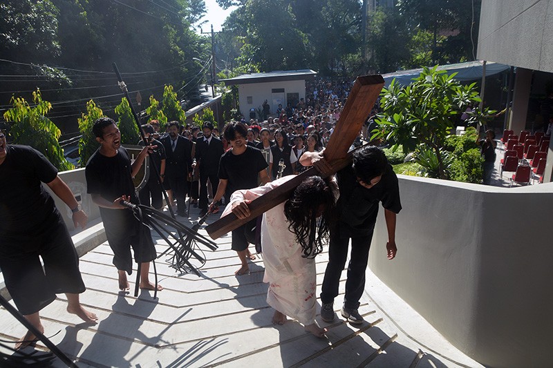 Prosesi Jalan Salib di Gereja St Theresia Bongsari Semarang - Bagian 2