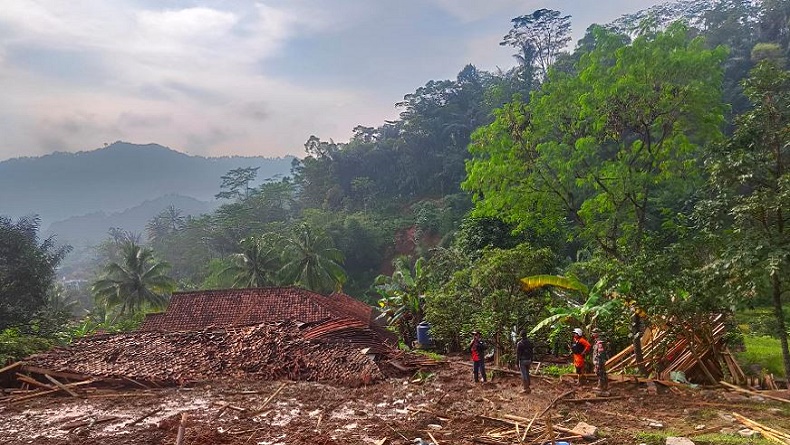 Pantang Menyerah, 589 Personel SAR Cari 3 Warga Korban Longsor di Bandung Barat