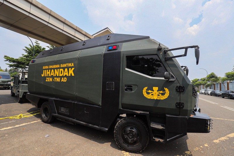 Jihandak TNI AD Sisir Perumahan Kota Wisata yang Terdampak Ledakan Gudang Peluru - Bagian 5