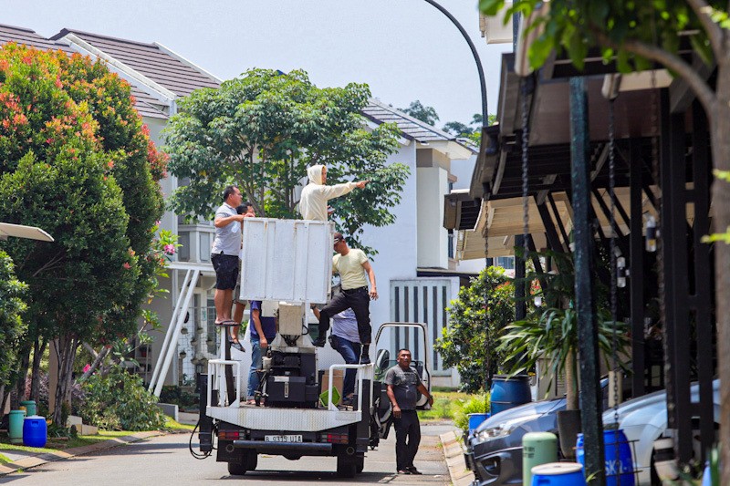 Jihandak TNI AD Sisir Perumahan Kota Wisata yang Terdampak Ledakan Gudang Peluru - Bagian 4