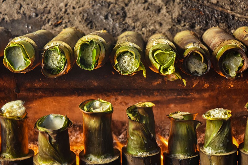 Intip Pembuatan Lemang Bambu Khas Minangkabau - Bagian 5