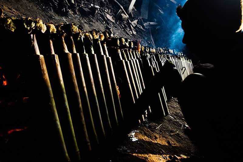 Intip Pembuatan Lemang Bambu Khas Minangkabau - Bagian 1