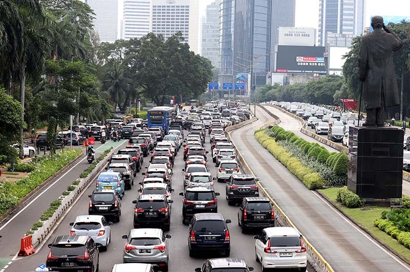 Jalan Jenderal Sudirman Jakarta Macet Parah Jelang Waktu Buka Puasa - Bagian 2