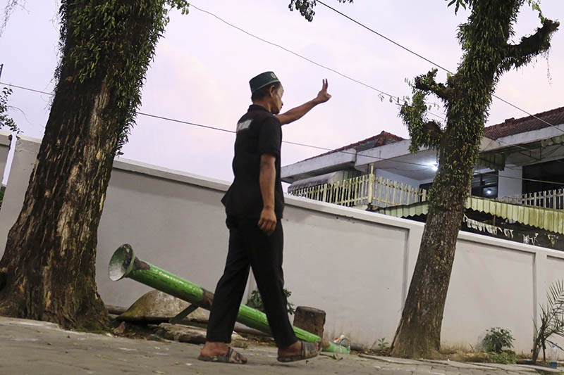 Dentuman Suara Meriam Jaguar Penanda Buka Puasa di Masjid Agung Al-Araf Rangkasbitung - Bagian 2