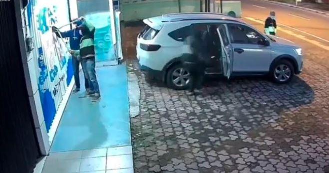 Viral Kawanan Pencuri Bermobil Bobol Toko Komputer di Sleman, Gasak 62 Laptop