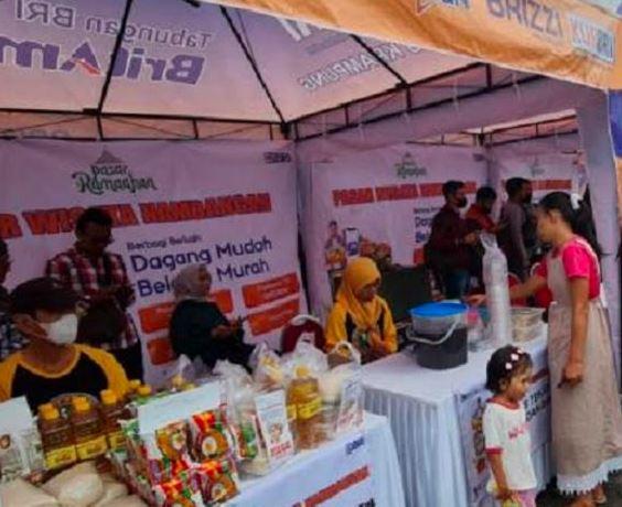 Belajar Transaksi Digital dengan QRIS BRI di Bazar Ramadan Pasar Nambangan