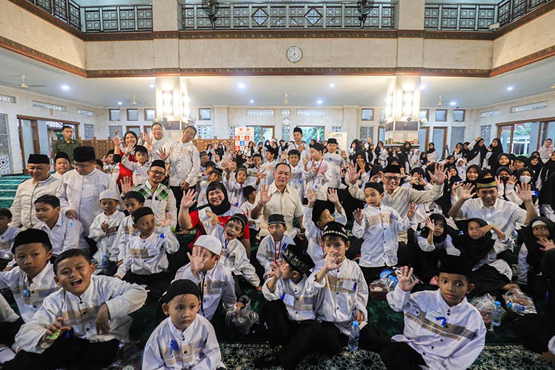 MNC Peduli, LOTTE Mart dan Pemkot Jakpus Gelar Buka Puasa dan Santunan Anak Yatim - Bagian 3