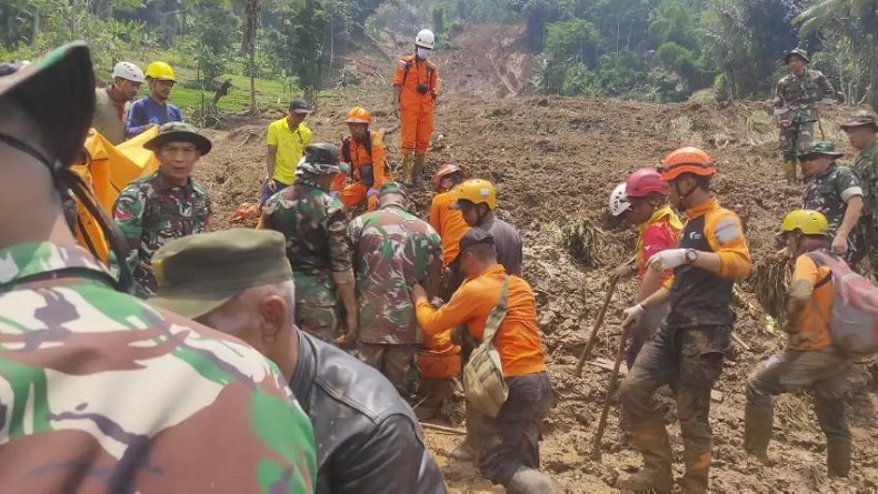 SAR Hentikan Pencarian Korban Longsor di Bandung Barat, 7 Orang Ditemukan Tewas