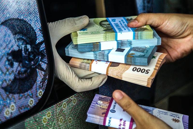 Antusiasme Warga Palembang Tukar Uang Rupiah Baru - Bagian 2