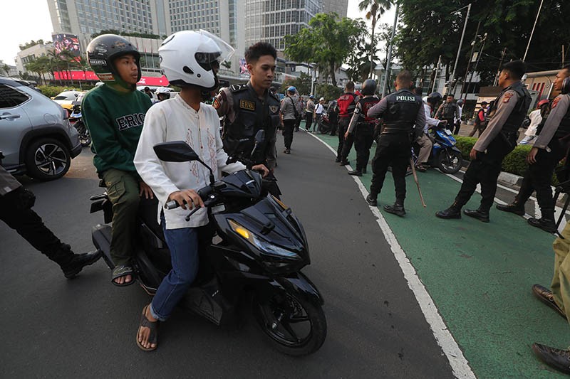 Tampang Gerombolan Anak Muda Bikin Gaduh di Bundaran HI Diamankan Polisi - Bagian 6