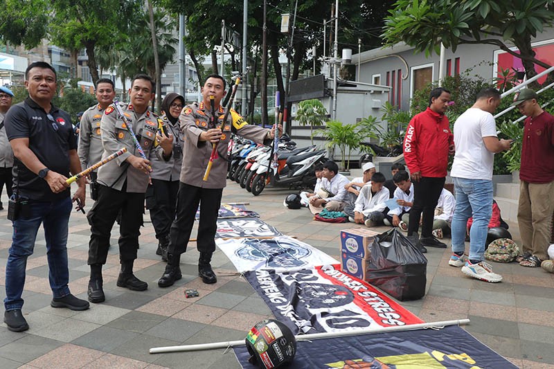 Tampang Gerombolan Anak Muda Bikin Gaduh di Bundaran HI Diamankan Polisi - Bagian 4