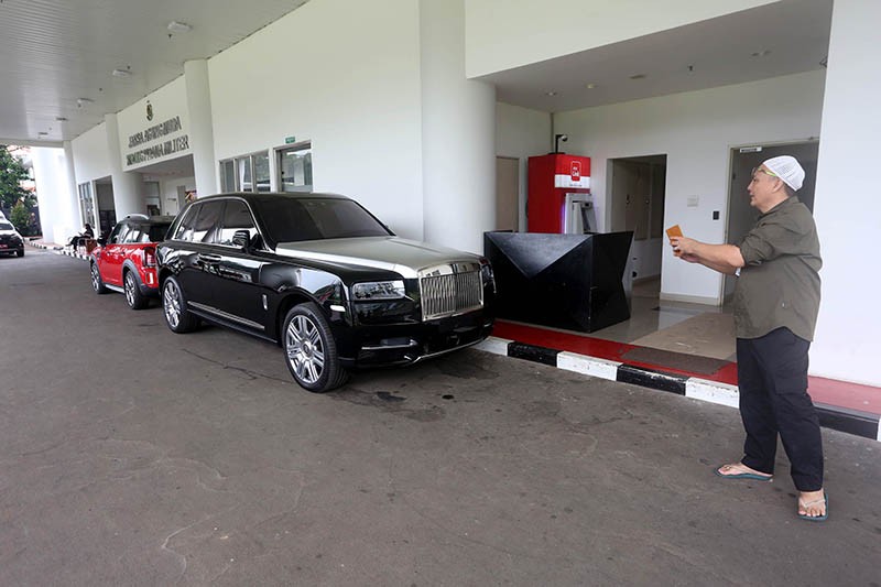 Penampakan Mobil Mewah Rolls-Royce Milik Suami Sandra Dewi, Harvey Moeis Disita - Bagian 5