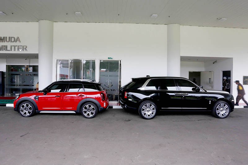 Penampakan Mobil Mewah Rolls-Royce Milik Suami Sandra Dewi, Harvey Moeis Disita - Bagian 2