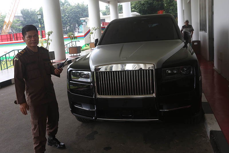 Penampakan Mobil Mewah Rolls-Royce Milik Suami Sandra Dewi, Harvey Moeis Disita - Bagian 4