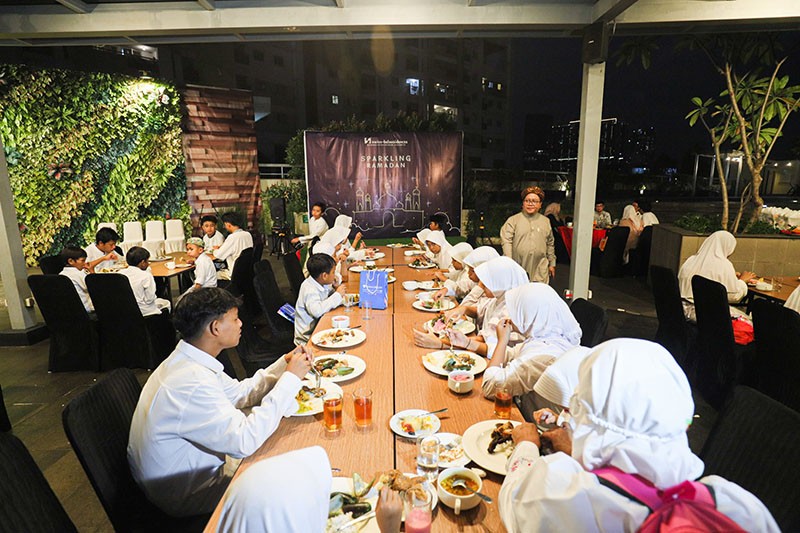 Okezone Berbagi Ajak Anak Panti Asuhan Buka Puasa di Swiss-Belresidences Epicentrum - Bagian 3