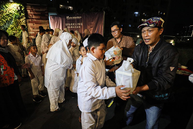 Okezone Berbagi Ajak Anak Panti Asuhan Buka Puasa di Swiss-Belresidences Epicentrum - Bagian 5