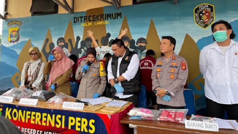 title Polisi Bongkar Prostitusi Anak di Lampung, Korban Dibayar Rp50.000 Sekali Kencan Polisi Bongkar Prostitusi Anak di Lampung, Korban Dibayar Rp50.000 Sekali Kencan