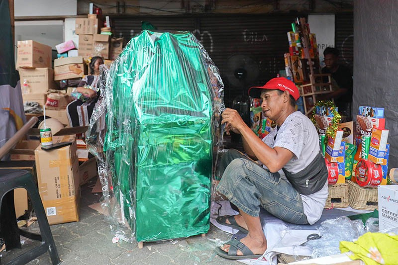 Laris Manis, Pedagang Parsel Cikini Banjir Pesanan Jelang Idulfitri 1445 H - Bagian 5