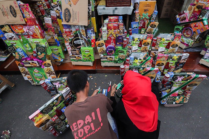 Laris Manis, Pedagang Parsel Cikini Banjir Pesanan Jelang Idulfitri 1445 H - Bagian 2