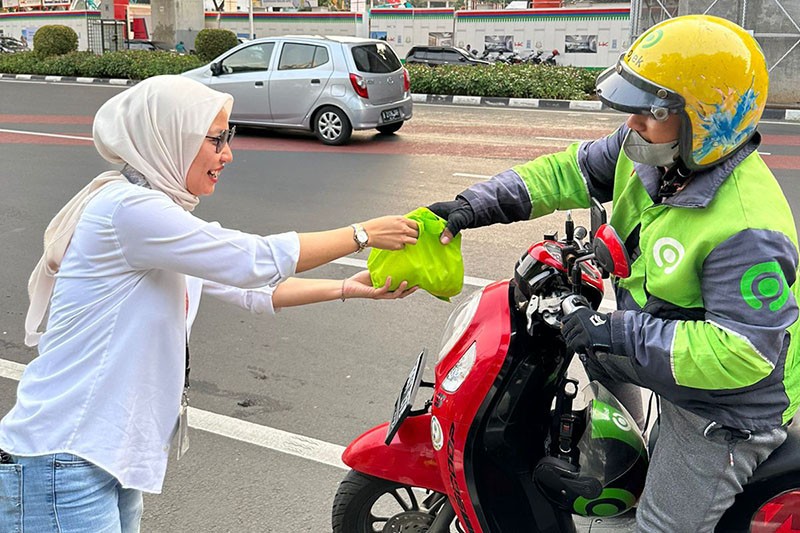 Generasi Muda Peruri Bagikan Takjil Gratis untuk Masyarakat - Bagian 3