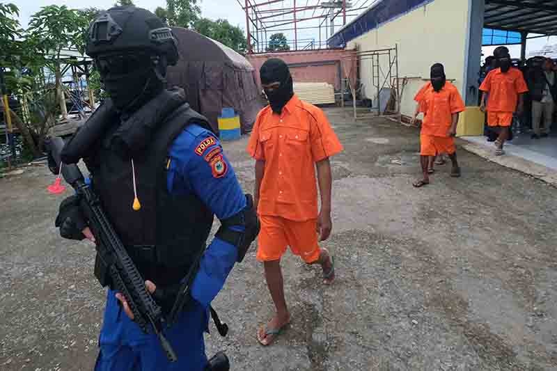 Bahan Peledak dan Ribuan Detonator Bom Ikan Diamankan Polda Sulsel - Bagian 4