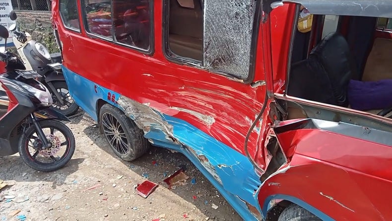 Kecelakaan Beruntun 5 Kendaraan di Lebak, 3 Orang Dilarikan ke RS