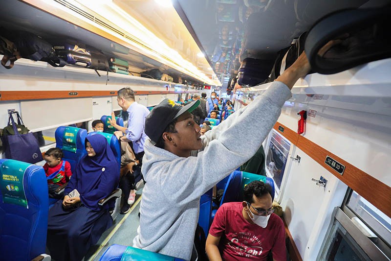 26.000 Pemudik Tinggalkan Jakarta Lewat Stasiun Pasar Senen - Bagian 1