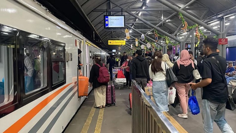 H-5 Lebaran, 25.603 Penumpang Kereta Api Berangkat dari Daop 8 Surabaya