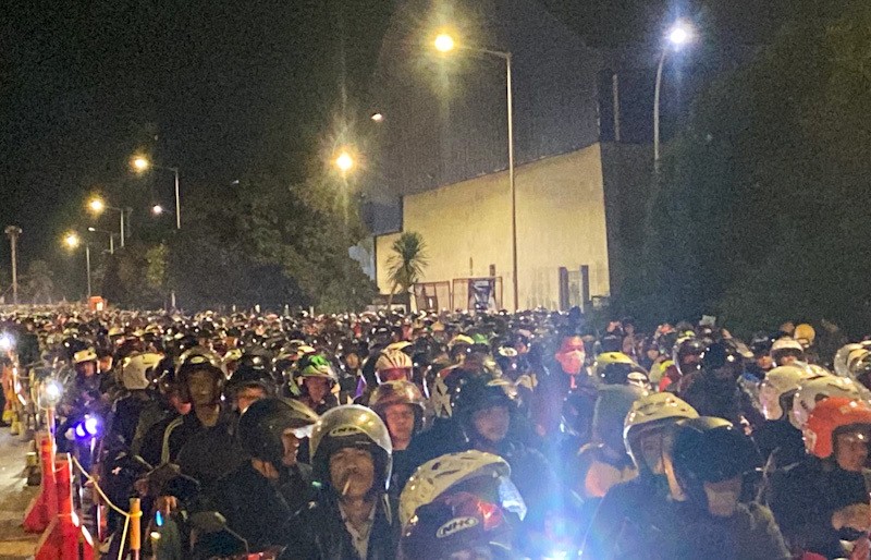 Antrean Pemudik dengan Sepeda Motor di Pelabuhan Ciwandan Tembus 1 Km    - Bagian 3